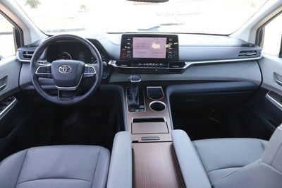 2024 Toyota Sienna XLE