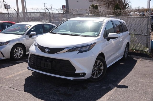 2025 Toyota Sienna XLE