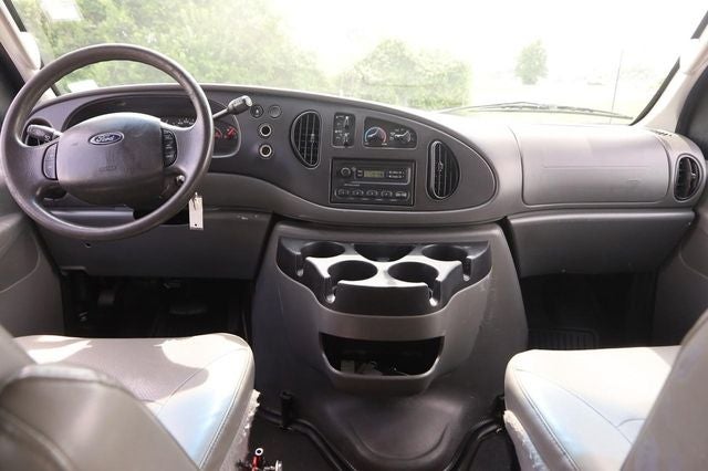 2008 Ford E-350SD XLT