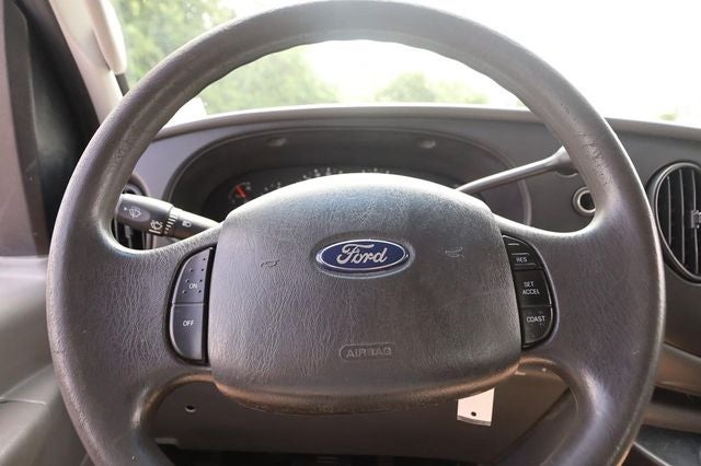 2008 Ford E-350SD XLT