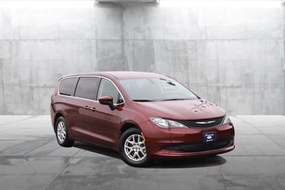 2022 Chrysler Voyager LX