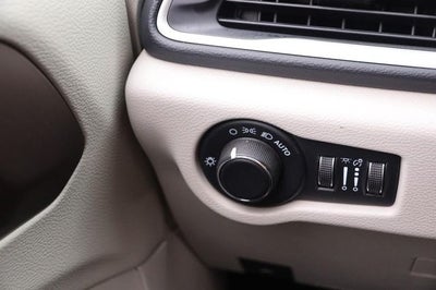 2022 Chrysler Voyager LX