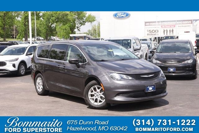 2023 Chrysler Voyager LX's photo