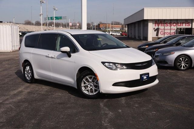 2023 Chrysler Voyager LX