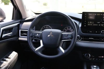 2025 Mitsubishi Outlander SE
